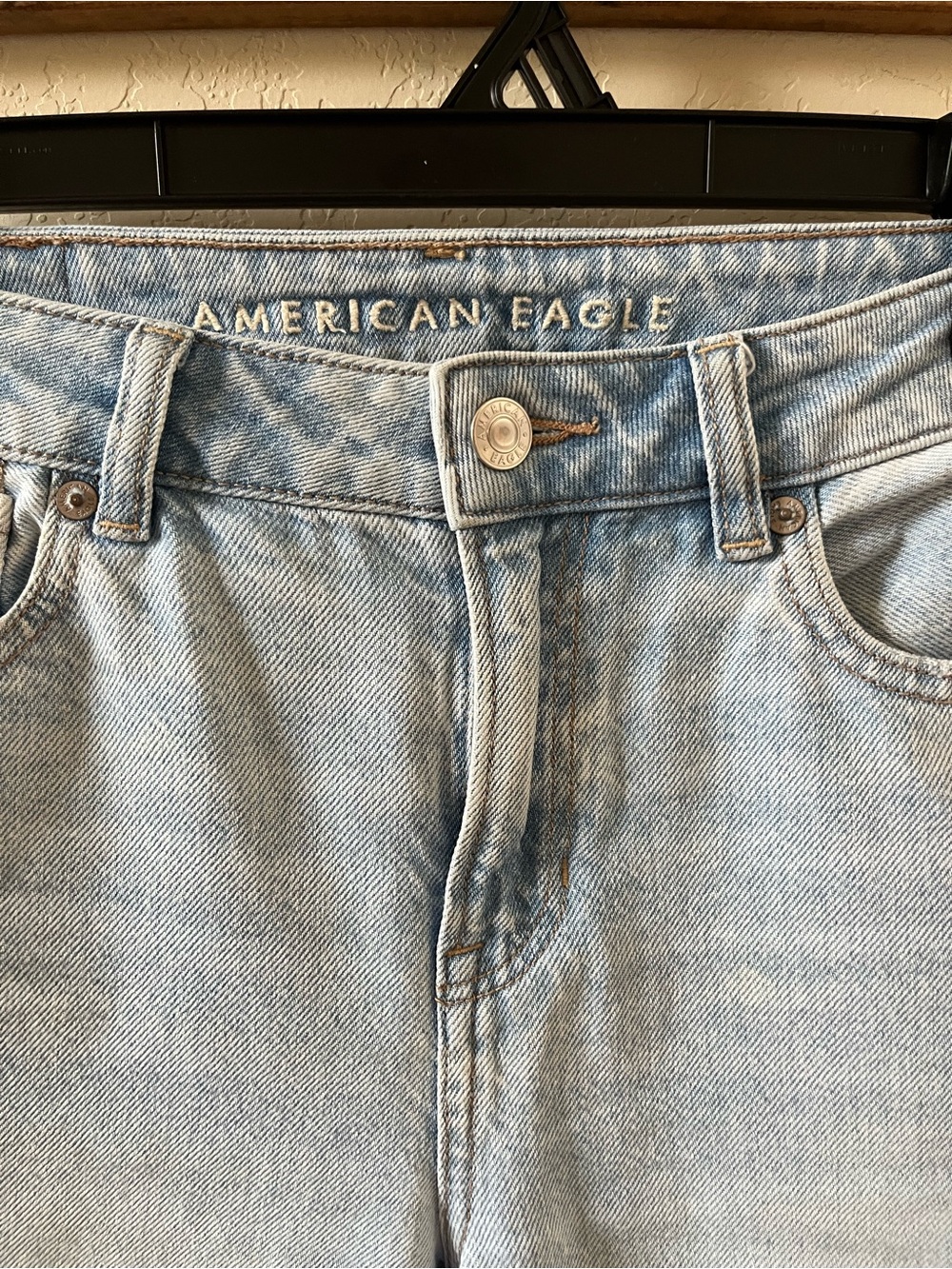 American Eagle Women’s Light Wash Strigid Jeans Size 0 Regular - Picture 3 of 9